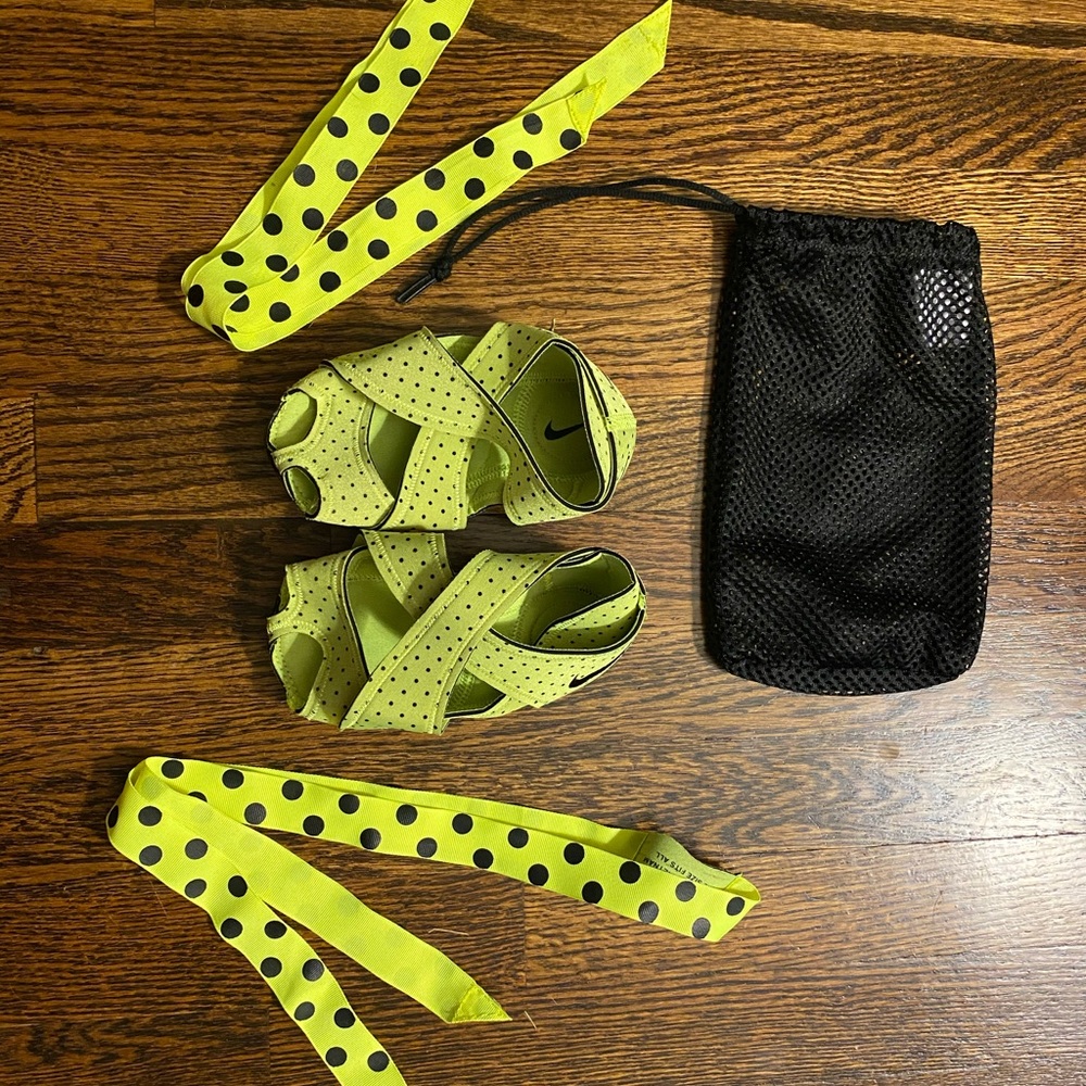 Like new! Nike studio wrap used only once!